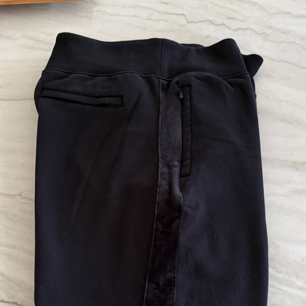 Athleta women’s Black Fleece  Sweatpants straight legs size small